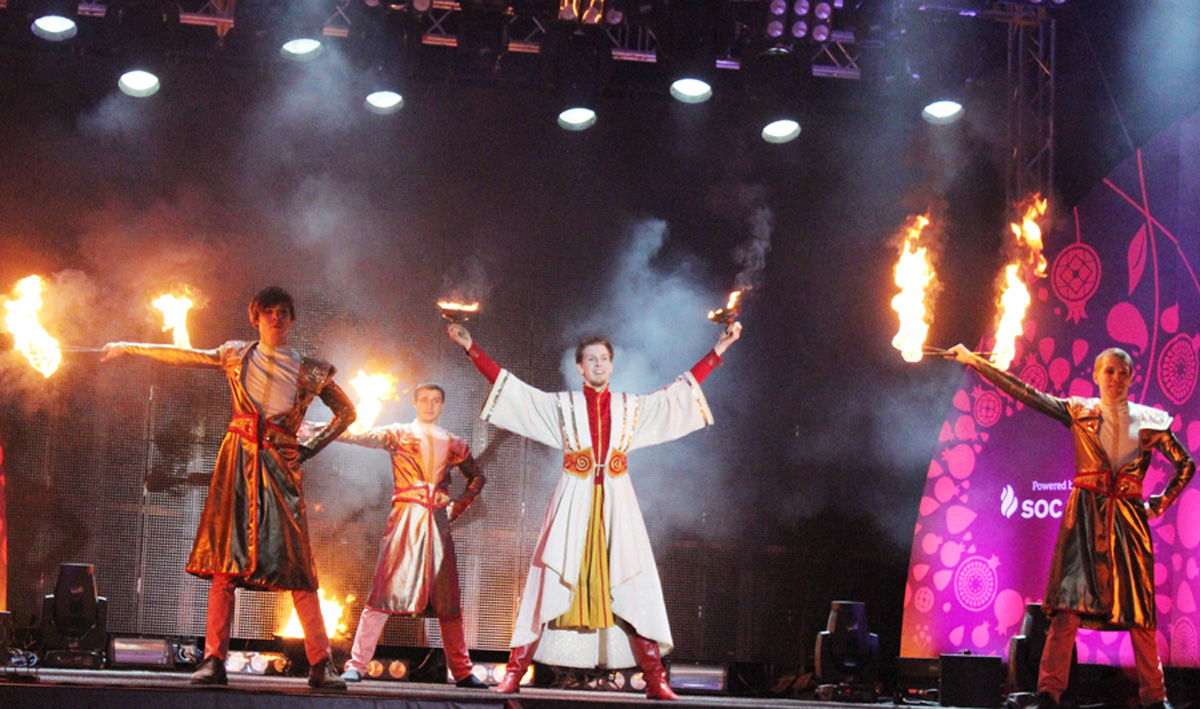 Образ Бамси-Бейрека из эпоса "Деде Горгуд" в фантастическом Фестивале Огня  Евроигр (ФОТО)