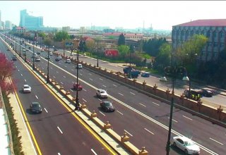 В Баку вновь закрывают вспомогательную дорогу центрального проспекта