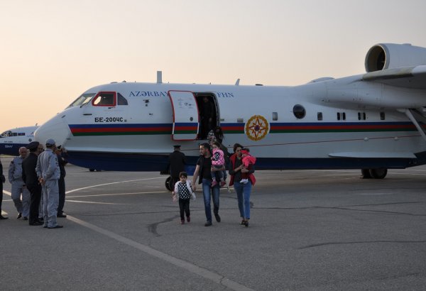Эвакуированные из Непала граждане Азербайджана доставлены в Баку (ФОТО)
