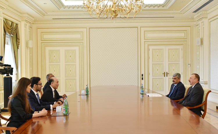 Azerbaijani president receives IMF delegation