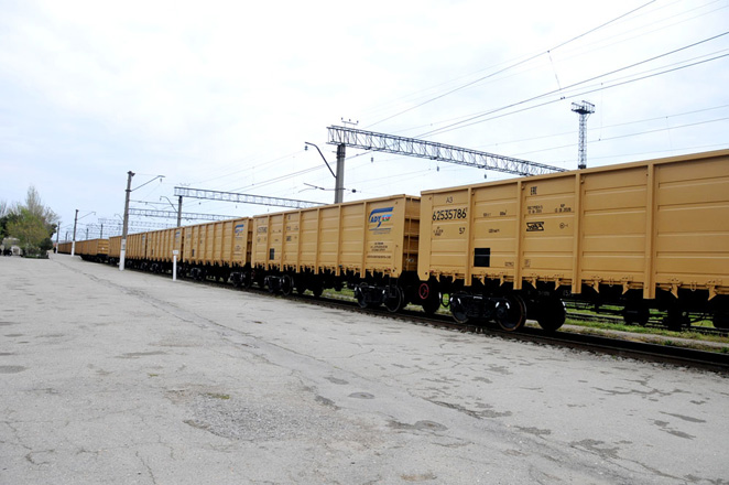 Azerbaijan halves tariffs for container transportation