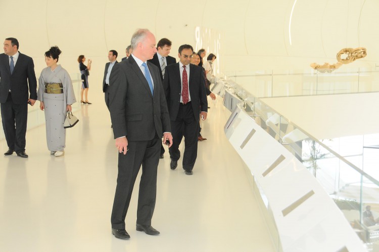 Ознакомление с Центром Гейдара Алиева произвело на дипломатов глубокое впечатление (ФОТО)