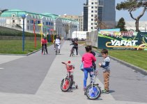 Youth pushing pedals on Baku Boulevard on eve of European Games