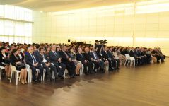 Heydər Əliyev Mərkəzində "Heydər Əliyev və Azərbaycan dili" mövzusunda seminar keçirilib (FOTO)