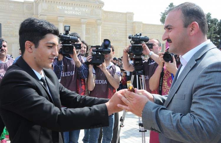 Azerbaijan’s Saatli welcomes torch of European Games (PHOTO)