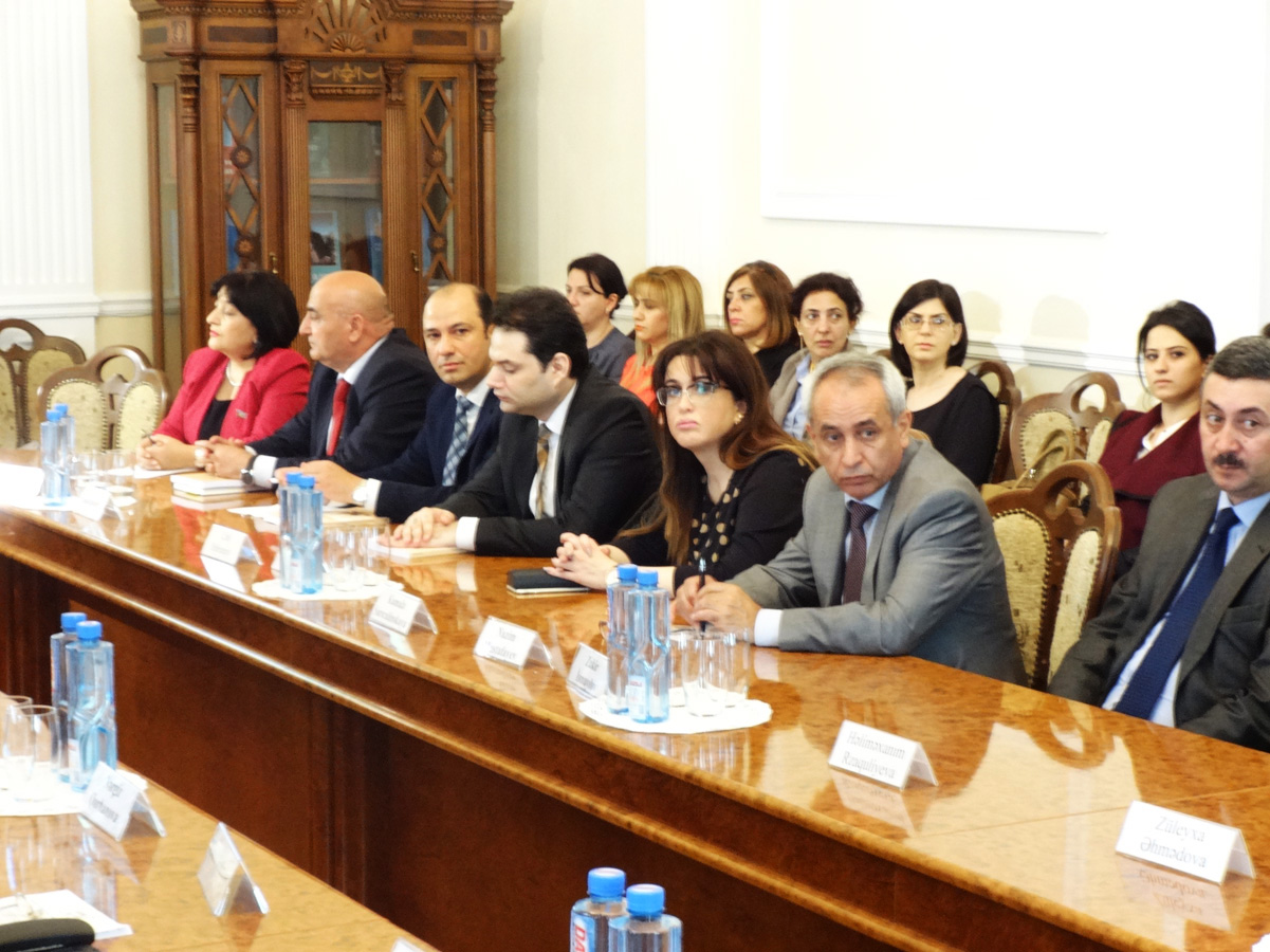 В Баку прошла презентация книги на французском языке, посвященной нефтяной стратегии Азербайджана
