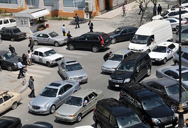 В некоторых частях Баку может быть полностью запрещено движение транспорта