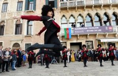 Вице-президент Фонда Гейдара Алиева Лейла Алиева приняла участие в открытии двух выставок в Азербайджанском павильоне в рамках 56-й Венецианской биеннале (ФОТО)