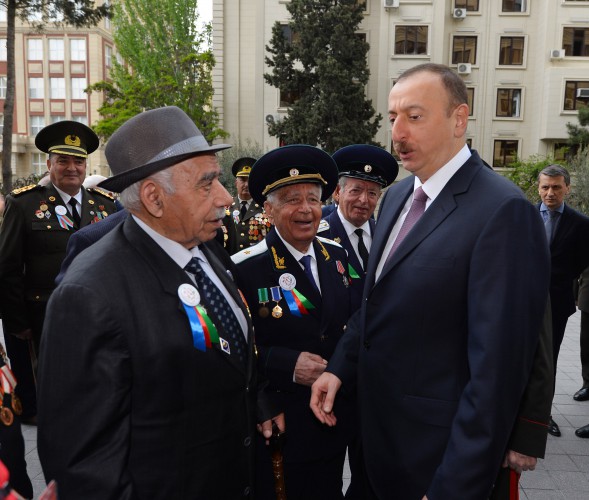 Prezident İlham Əliyev: Azərbaycan alman faşizmi üzərində Qələbənin əldə edilməsində həlledici rol oynayıb (FOTO)