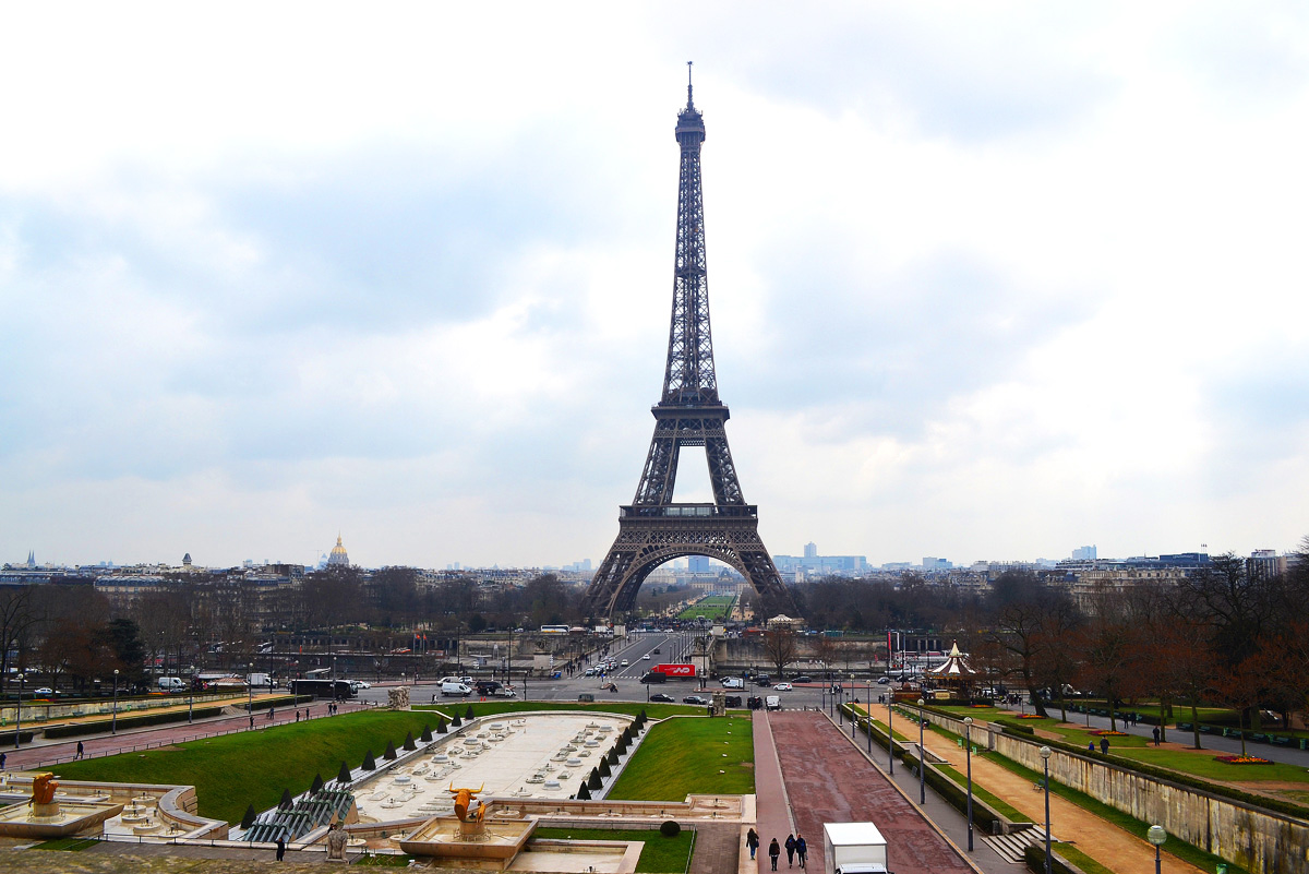 Волна забастовок во Франции: Эйфелева башня закрыта, транспорт стоит