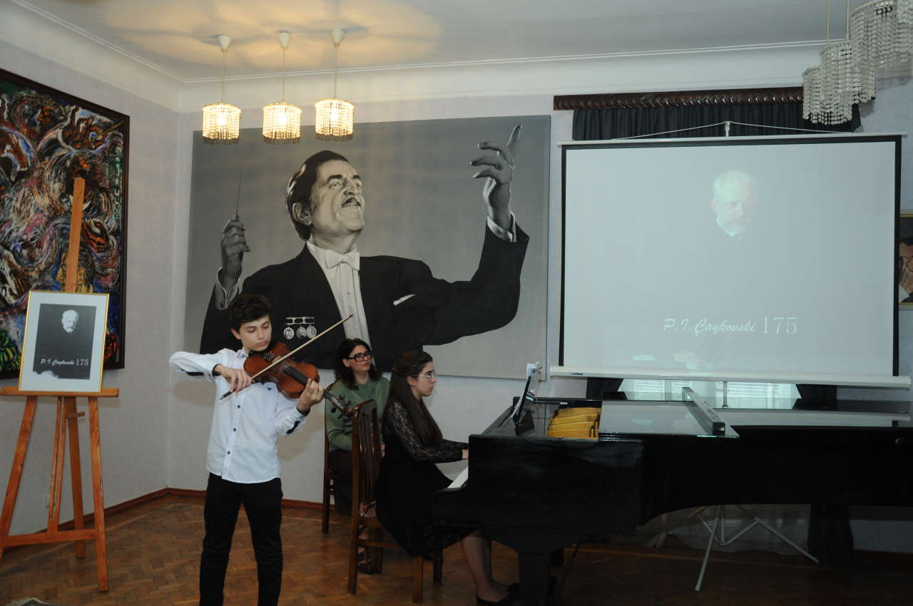 В Баку отметили 175-летие Петра Ильича Чайковского