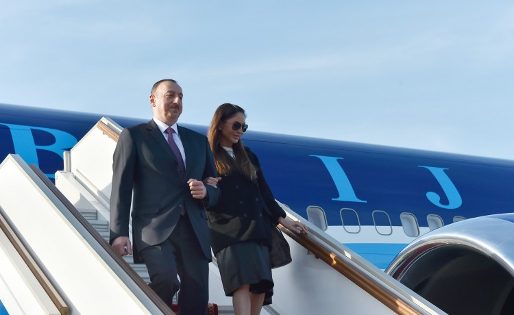 President Ilham Aliyev and his spouse arrive in Russia on working visit