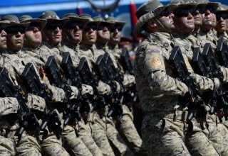 Азербайджанские военнослужащие прошли строевым шагом по Красной площади   (ФОТО)