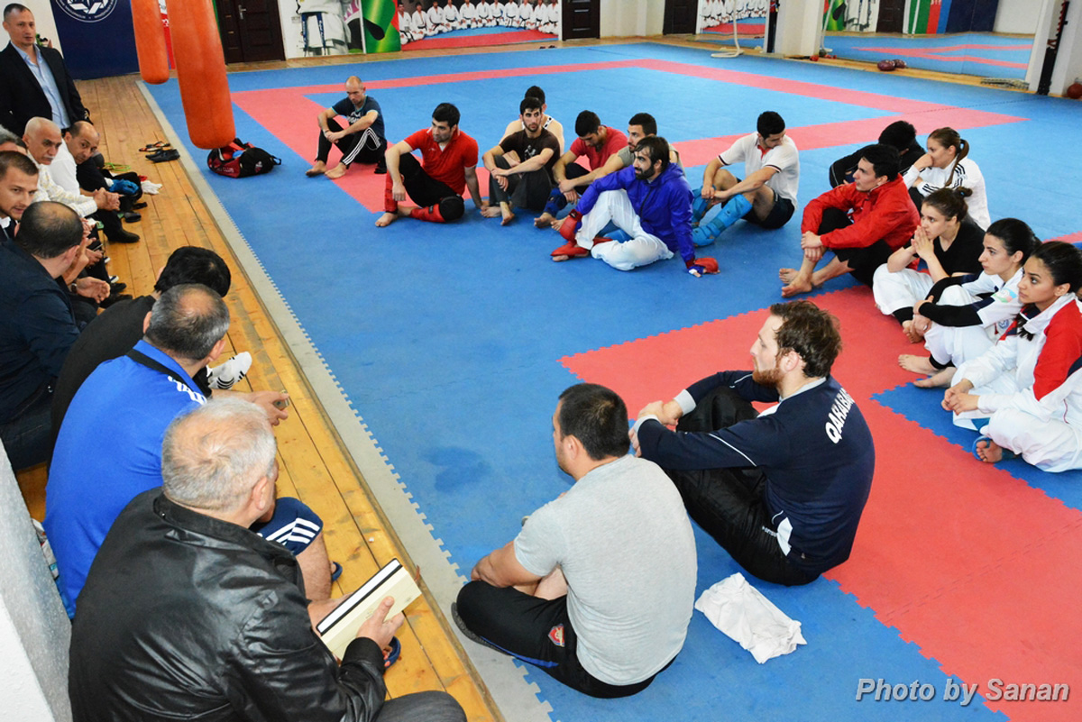 Avropa Oyunları Təşkilat Komitəsinin nümayəndələri karate yarışlarının iştirakçıları ilə görüşüblər (FOTO)