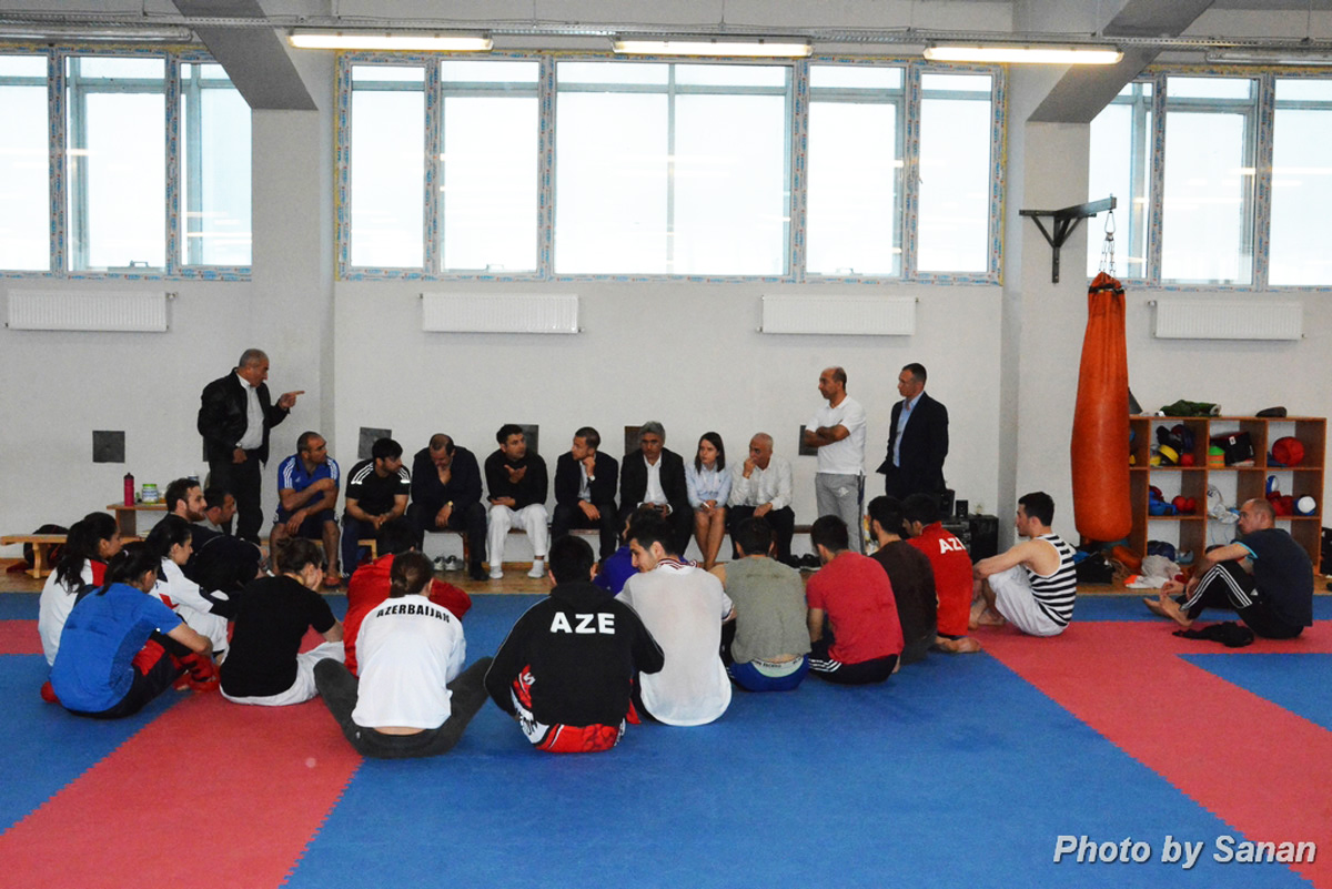Avropa Oyunları Təşkilat Komitəsinin nümayəndələri karate yarışlarının iştirakçıları ilə görüşüblər (FOTO)