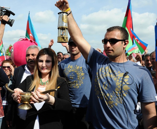 Вынужденные переселенцы из Ходжавенда с радостью встретили эстафету факела «Баку-2015» (ФОТО,ВИДЕО)