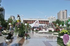 Azerbaijani president, his spouse attend Flower Festival (PHOTO)