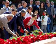Общественность Азербайджана отмечает 92-ю годовщину со дня рождения общенационального лидера Гейдара Алиева (ФОТО)