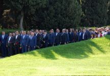 Azerbaijanis mark 92nd birthday anniversary of national leader Heydar Aliyev