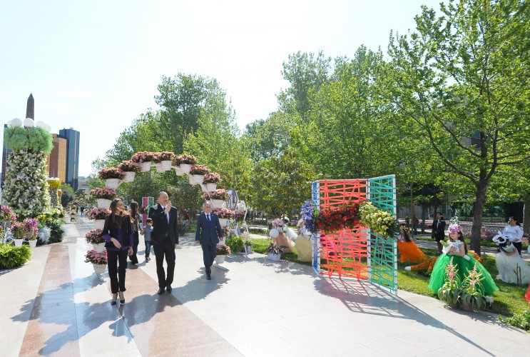 Azerbaijani president, his spouse attend Flower Festival (PHOTO)