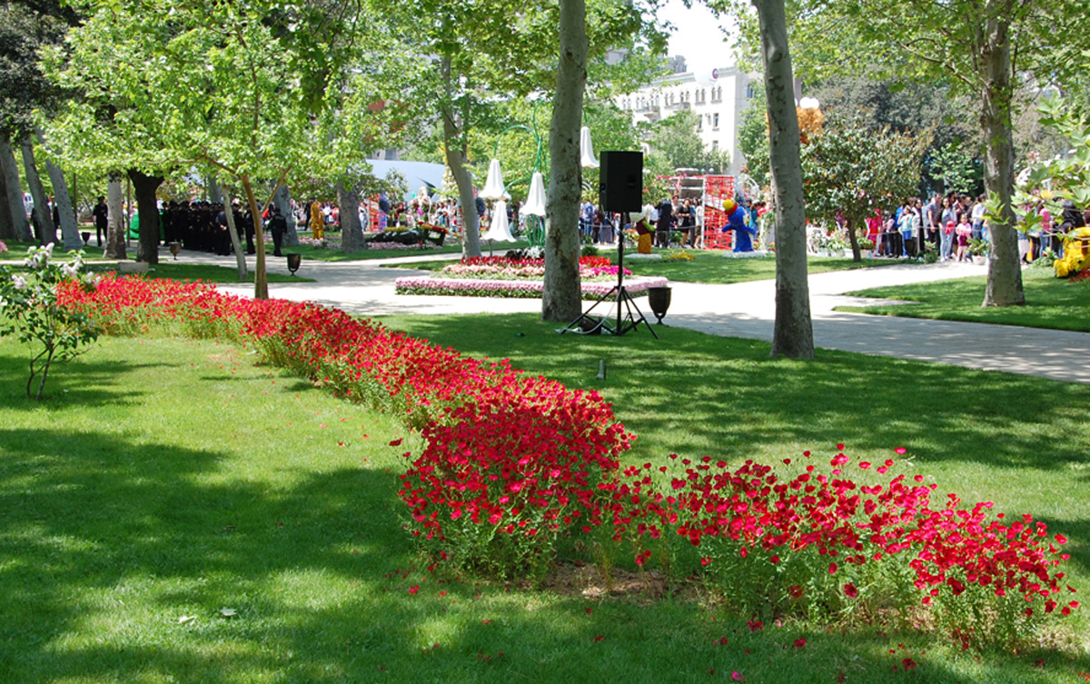 Baku hosts Flower Festival (PHOTO)