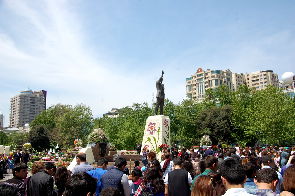 В Баку проводится Праздник цветов (ФОТО)