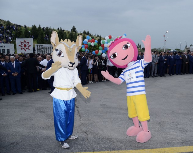 «Баку-2015»: Грандиозный фестиваль Огня в прифронтовой зоне (ФОТО)