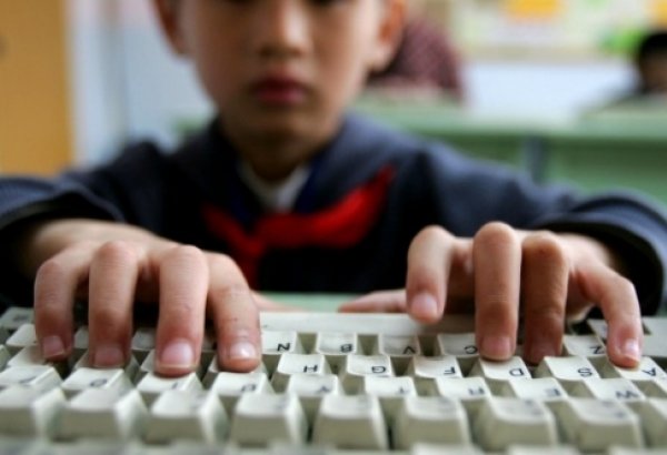 UNICEF: İnternetin yaratdığı təhlükələr barədə uşaqların məlumatlarını artırmalıyıq