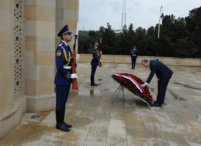 Secretary of Russian Security Council pays respect to national leader Heydar Aliyev