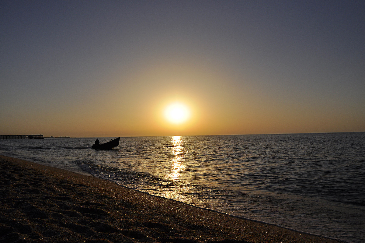 BAKU 2015: Sun, sea, beaches, waves and sunset (PHOTO)