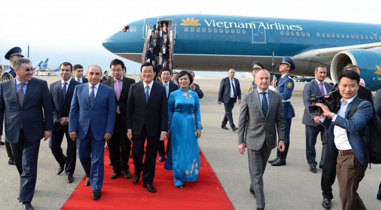 Vietnamese president arrives in Azerbaijan for official visit (PHOTO)
