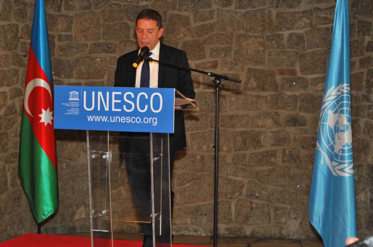 Heydər Əliyev Fondunun təşkilatçılığı ilə UNESCO-da "Azərbaycan: Ənənədən müasirliyə" mövzusunda sərgi açılıb  (FOTO)