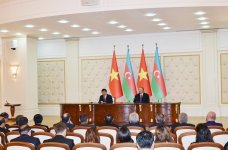 Presidents of Azerbaijan, Vietnam make joint statements for press