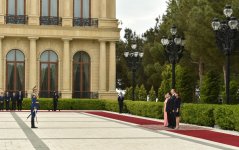 Official welcoming ceremony for Vietnamese president held in Baku (PHOTO)