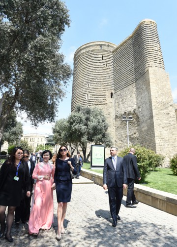 Azerbaijani, Vietnamese first ladies visit Icherisheher (PHOTO)
