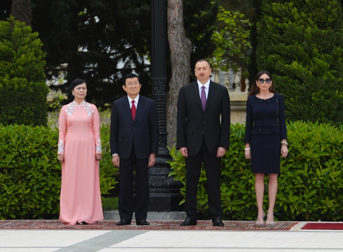 В Баку состоялась церемония официальной встречи Президента Вьетнама (ФОТО)