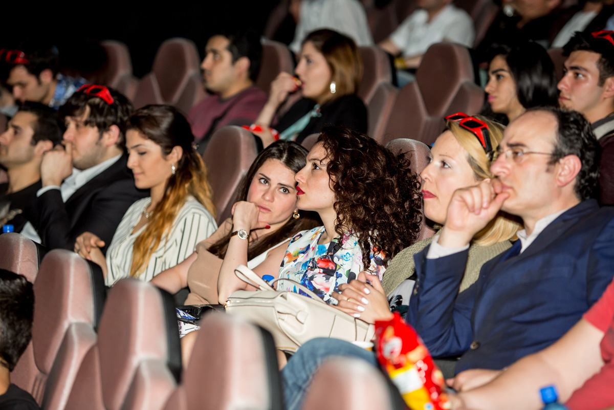 Участница "Евровидения" собрала молодежь стран СНГ на премьеру в Баку (ФОТО)