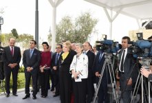 Первая леди Азербайджана приняла участие в церемонии открытия «Дерева мира» в рамках III Всемирного форума по межкультурному диалогу (ФОТО)