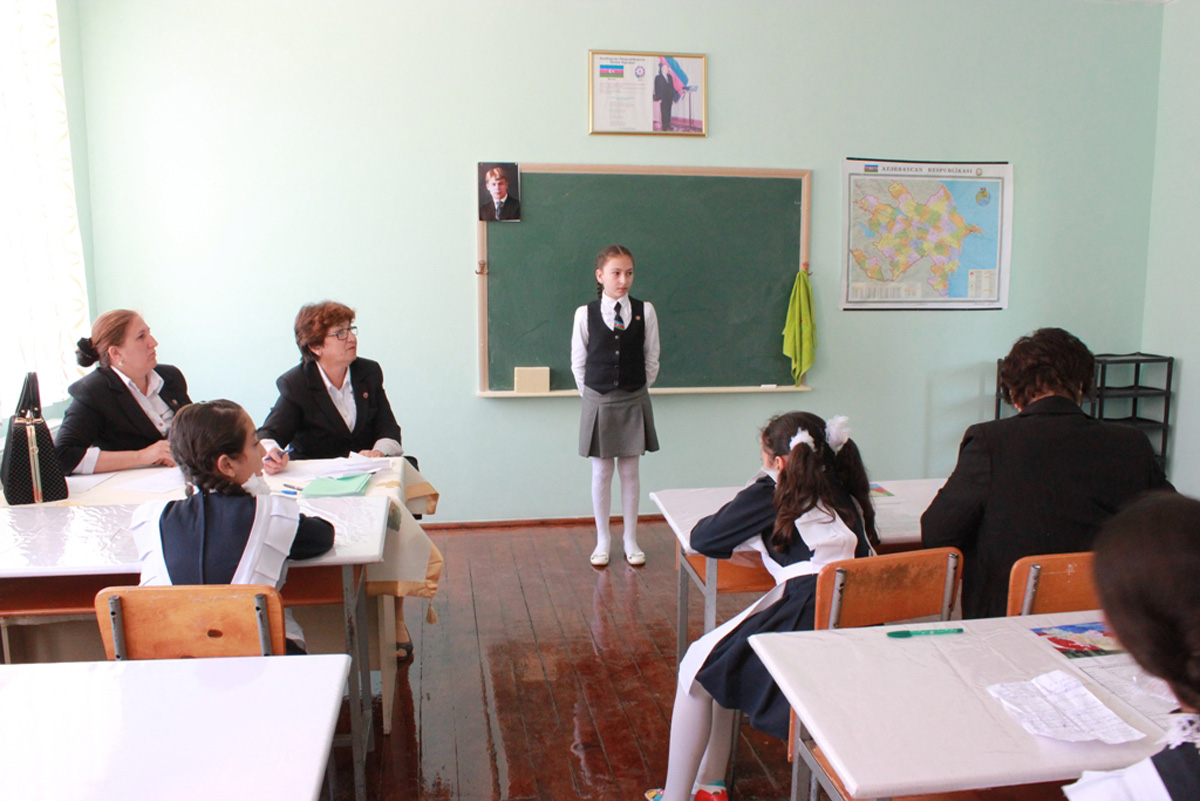 В азербайджанских школах иностранный язык будет преподаваться с первого класса