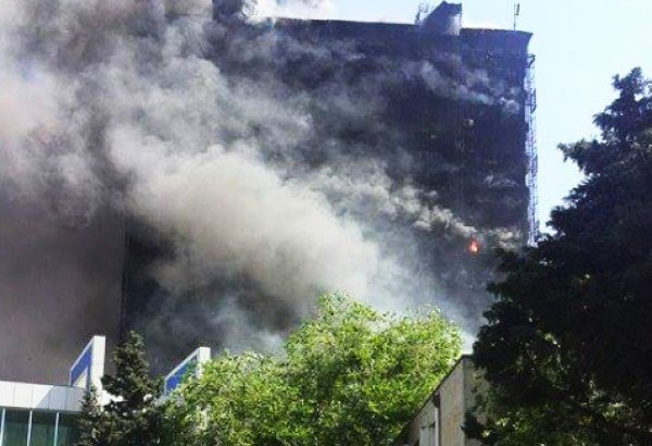 Число жертв в результате пожара в многоэтажке в Баку достигло 16 (версия 12) (ФОТО, ВИДЕО)