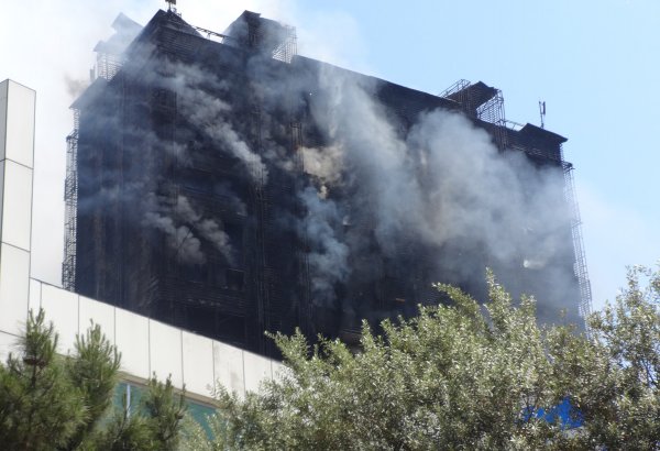 Часть жителей сгоревшего здания в Баку получили компенсации