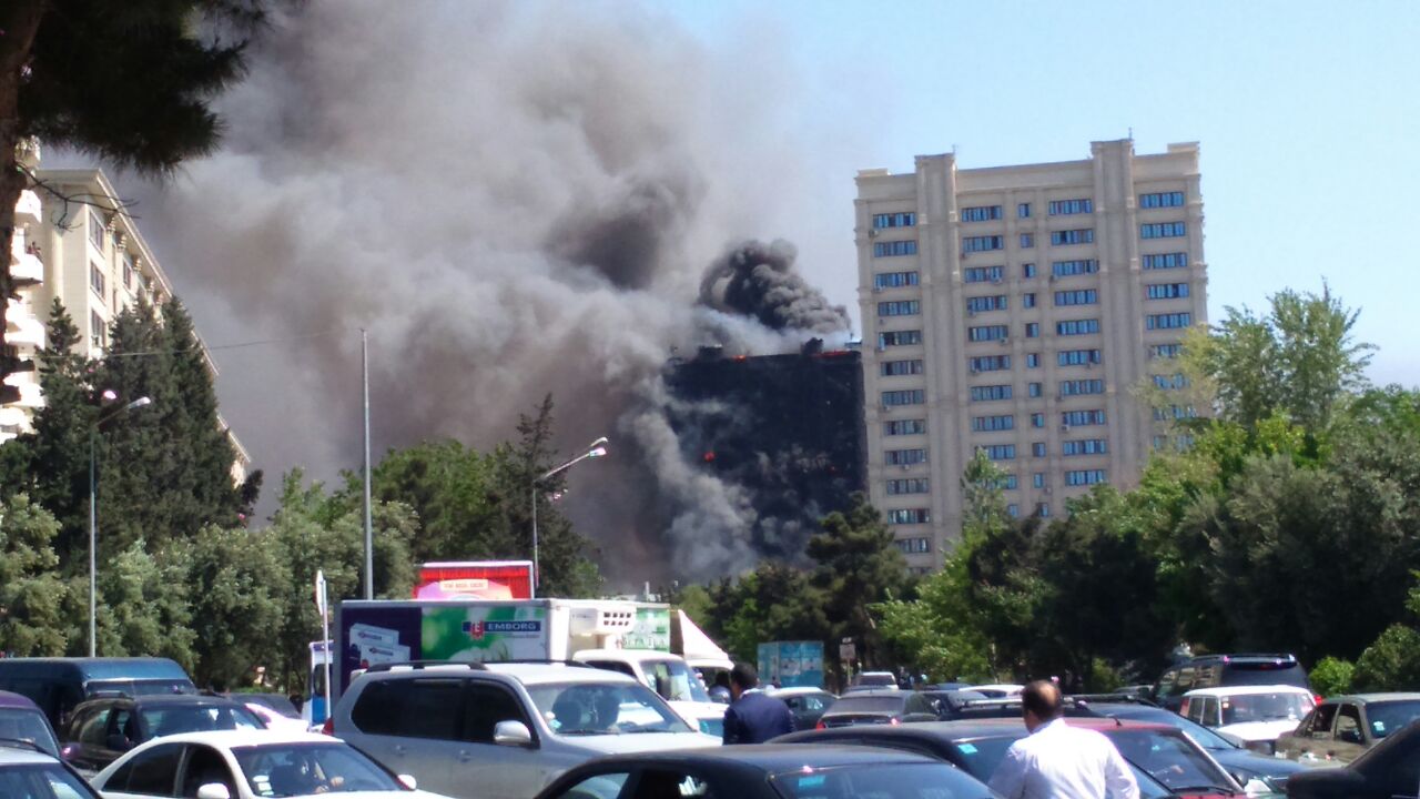 Massive fire in residential building in Baku (UPDATE 2) (PHOTO, VIDEO)