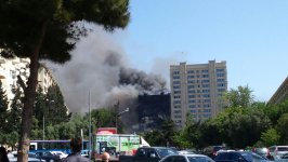 Сильный пожар в жилом здании в Баку (версия 3) (ФОТО, ВИДЕО)