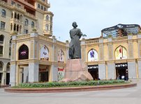 Heart of Baku: walking along Torgovaya street, Fountain Square (PHOTO)