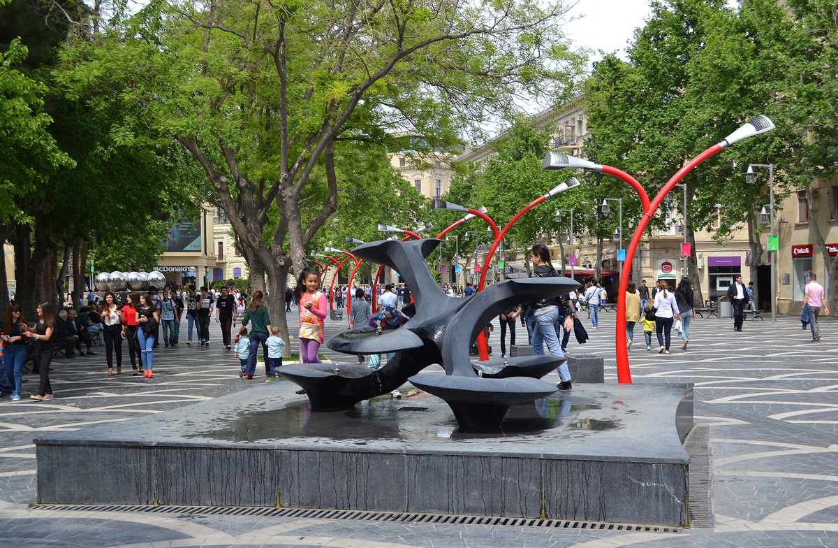 БАКУ-2015: В самом сердце столицы - прогулка по Торговой и Площади фонтанов (ФОТО)