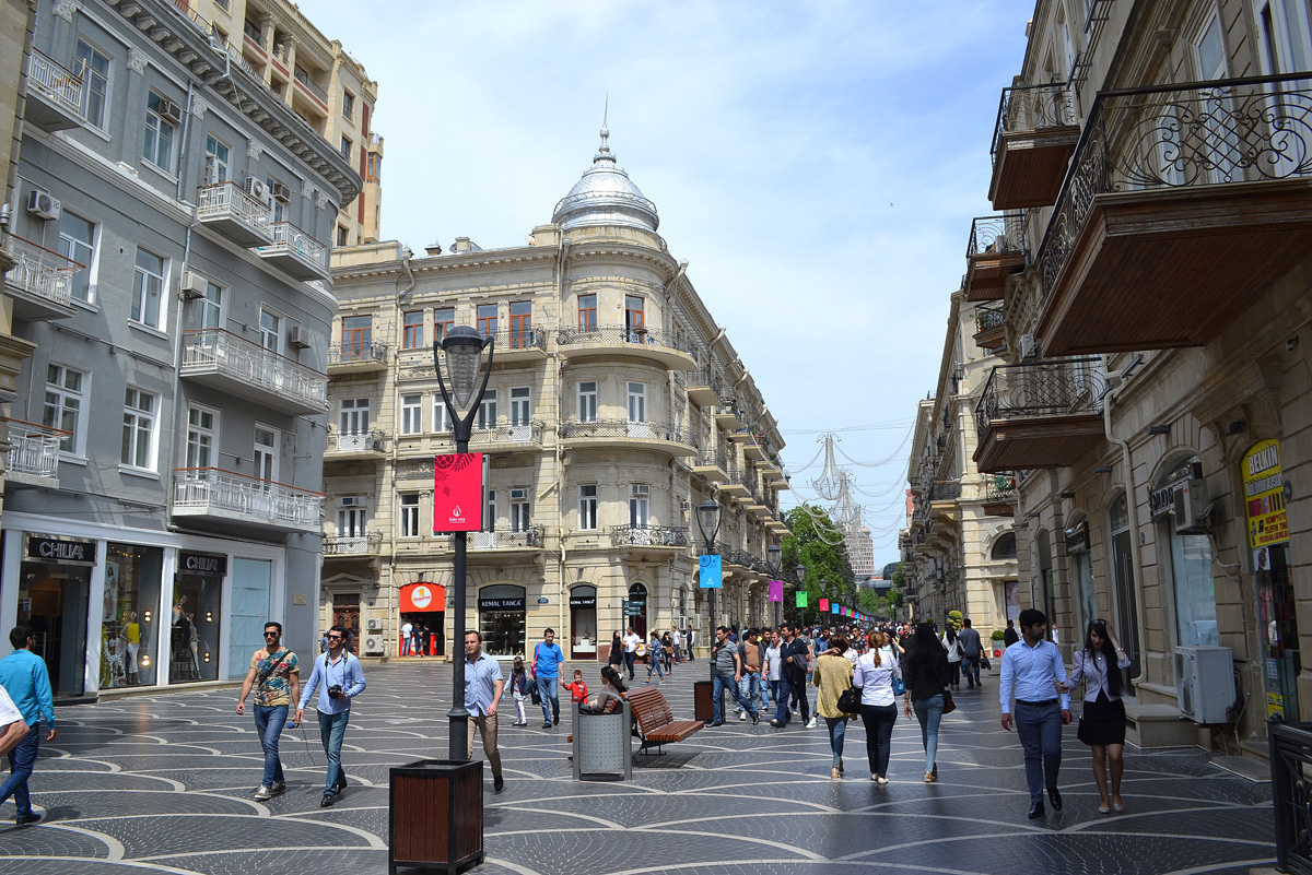 Heart of Baku: walking along Torgovaya street, Fountain Square (PHOTO)