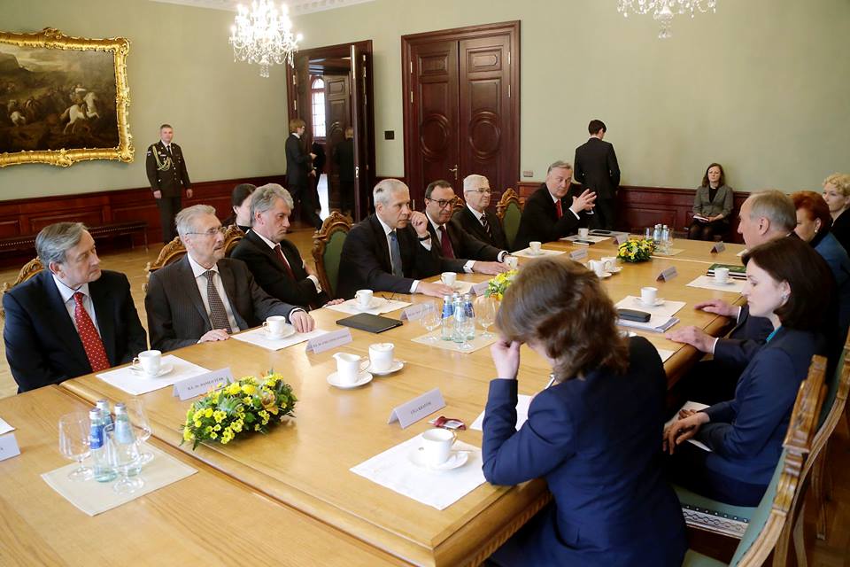 Nizami Gəncəvi Beynəlxalq Mərkəzinin üzvləri Latviya Prezidenti ilə görüşüb (FOTO)