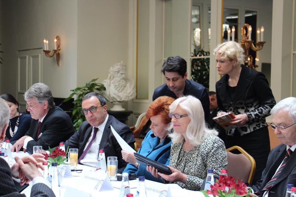Nizami Gəncəvi Beynəlxalq Mərkəzinin üzvlərinin Riqa toplantısı başa çatıb (FOTO)