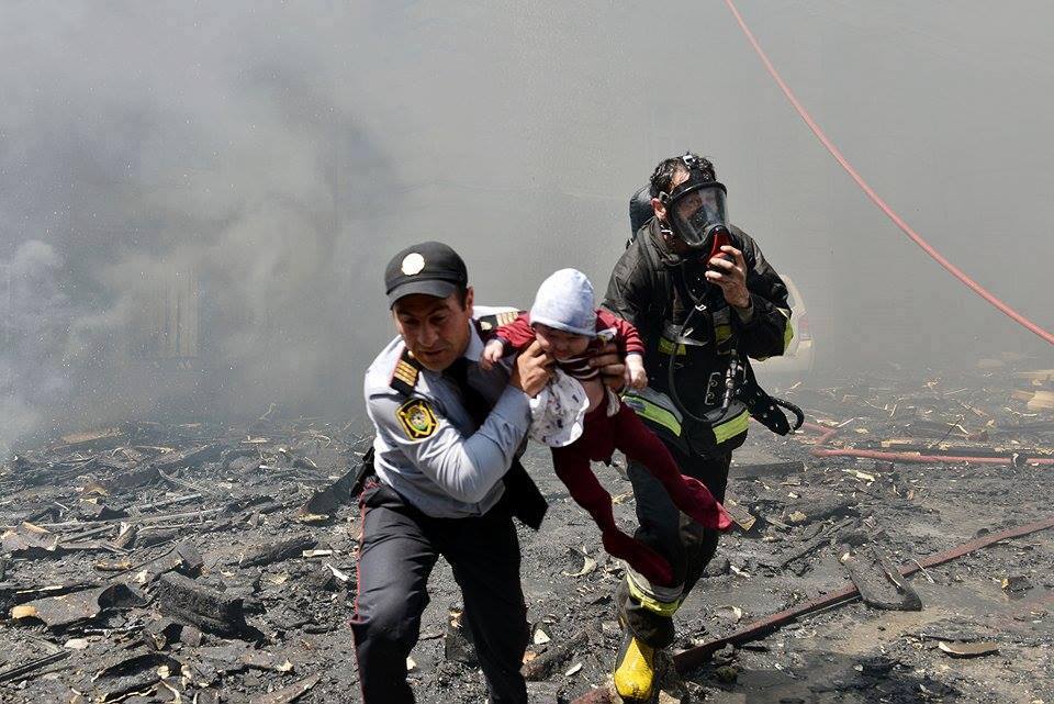 Трагедия в Баку – мужество пожарных и полицейских (ФОТО)