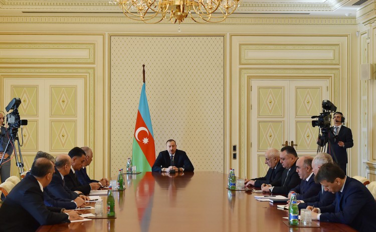 Президент Ильхам Алиев: Предварительная версия пожара в жилом здании в Баку – некачественные облицовочные материалы